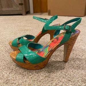 Women’s size 6 Gianni Bini green floral heels